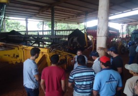 Operação e Manutenção de Colheitadeira Automotriz